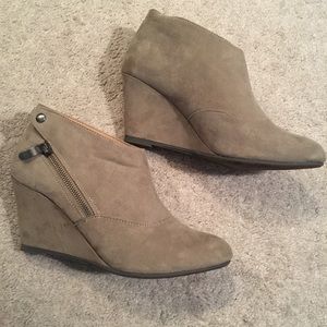 CL by Laundry wedges